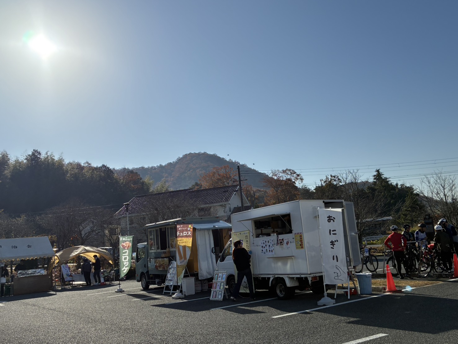 キッチンカーと来場者