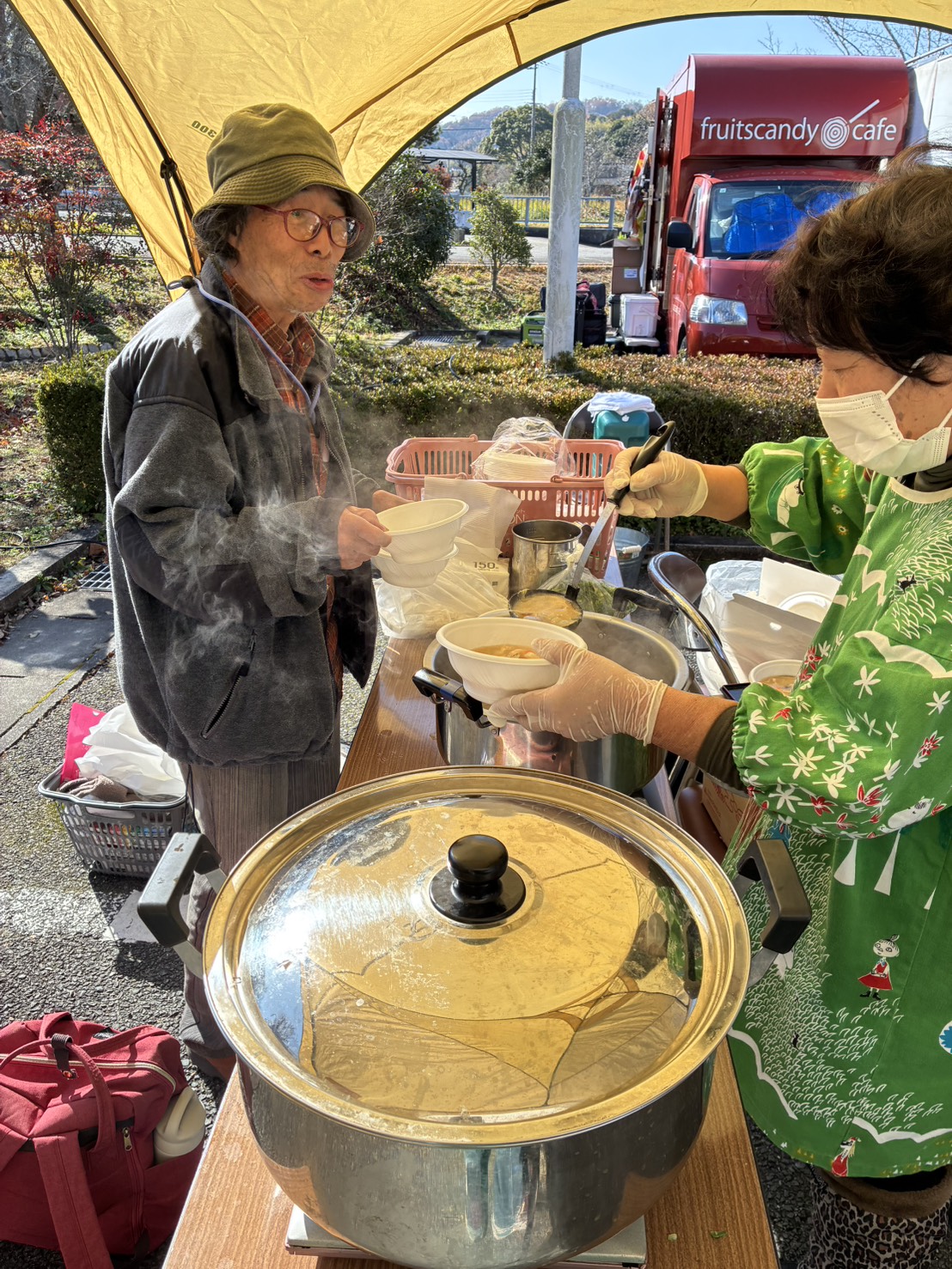 豚汁販売の様子