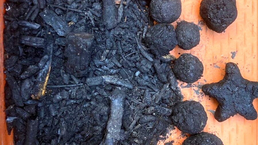 里山の宝・炭団（たどん）づくりの体験