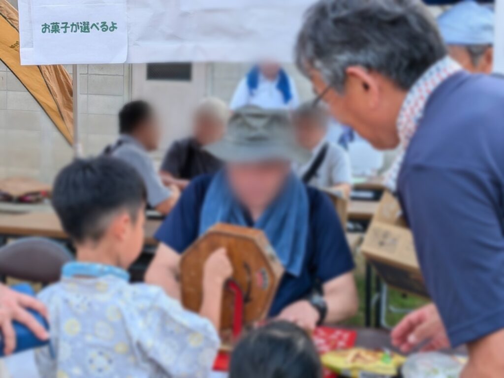 屋台でにぎわう会場