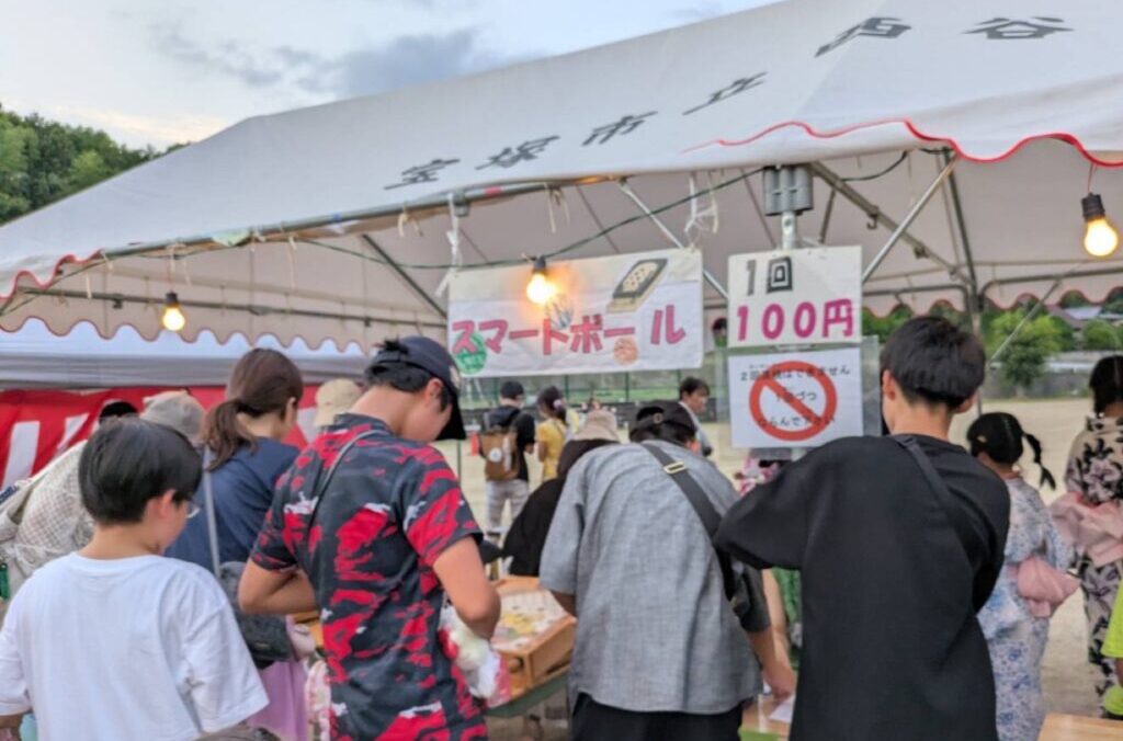 にぎわう西谷ふるさとまつりの会場