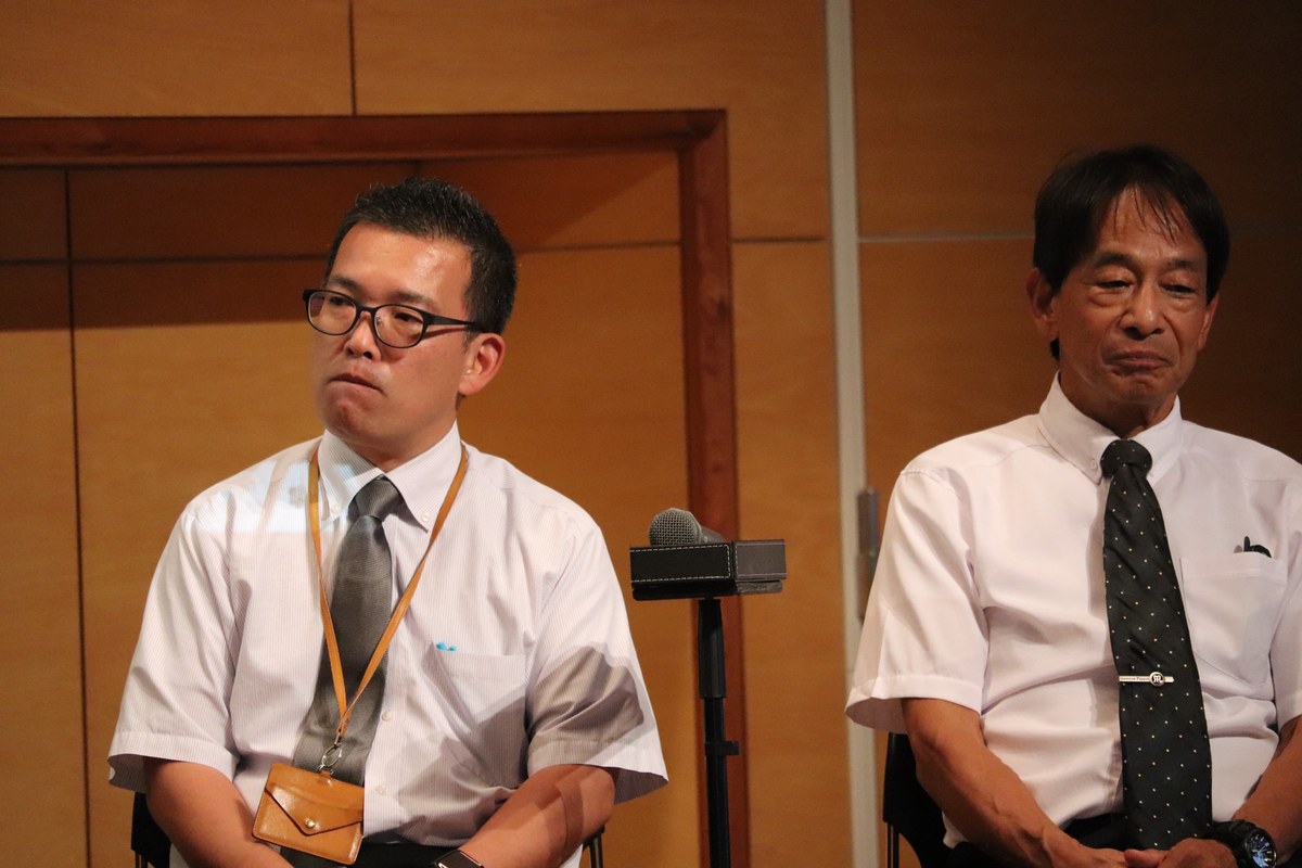 西谷小学校の西尾諭校長先生と仲島正教先生